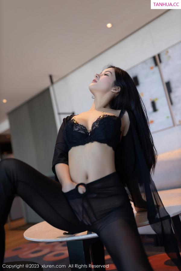   [XiuRen]高清写真图 2023.11.14 No.7660 谭小灵 黑丝美腿第23张图片